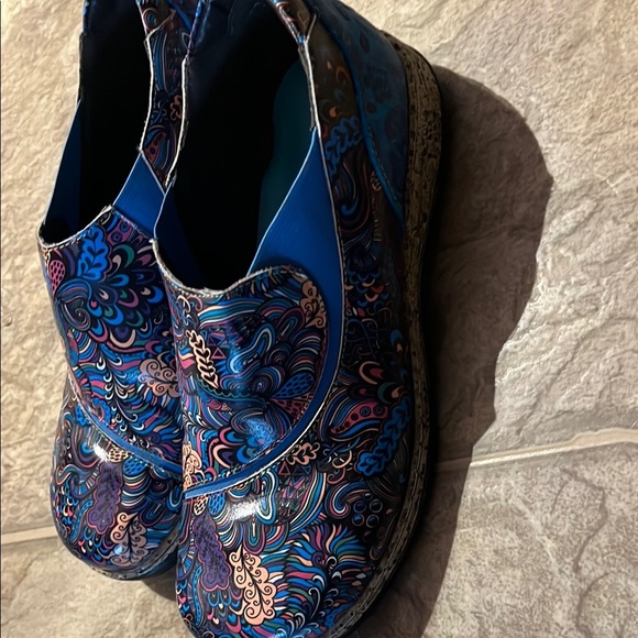 Socofy Women's Multicolored Patterned Slip-On Shoes - Picture 5 of 16
